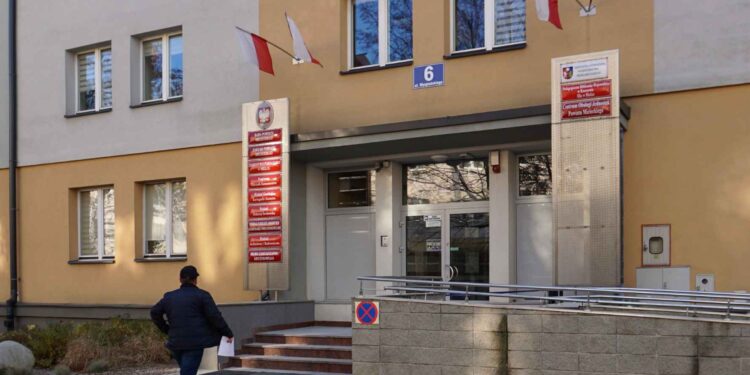 Mielec: Chodniki w złym stanie.