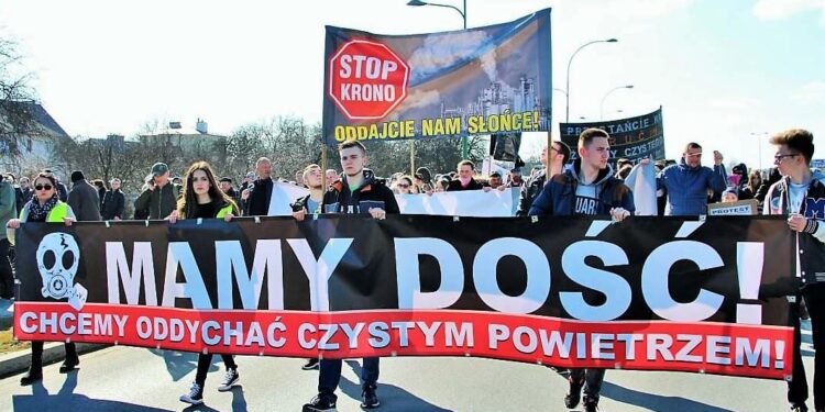 Mielec: Burza wokół zespołu do spraw powietrza.