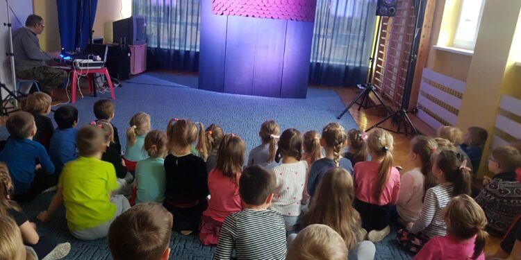 Tarnobrzeg. Nawet 1000 przedszkolaków obejrzy teatrzyk o smogu.