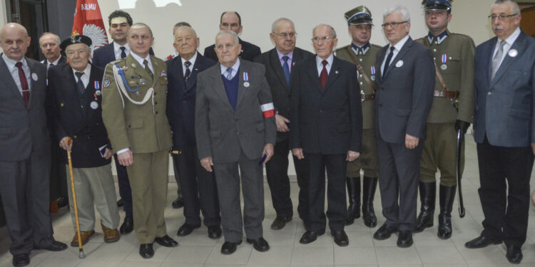 Stalowa Wola: Wraz ostatnimi świadkami historii przypomnieli o powstaniu AK