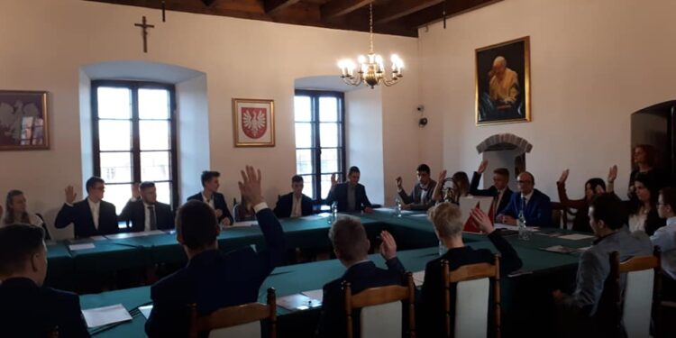 Sandomierz: Pierwsze posiedzenie Młodzieżowej Rady Miasta.