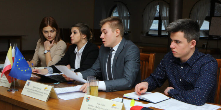 Sandomierz: IV sesja Młodzieżowego Sejmiku Województwa Świętokrzyskiego.