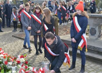 Sandomierz: Uroczystości patriotyczne w 77. rocznicę przekształcenia Związku Walki Zbrojnej w Armię Krajową.