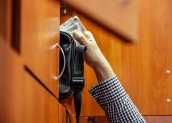 Sandomierz: Oszukali i okradli mieszkankę powiatu sandomierskiego.