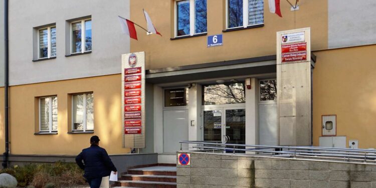Mielec: Obsługa kadrowa wraca do szkół.