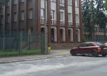 Stalowa Wola: Miasto chce przebudować parking przy dawnej dyrekcji HSW.