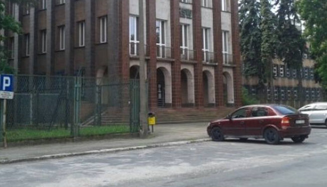 Stalowa Wola: Miasto chce przebudować parking przy dawnej dyrekcji HSW.