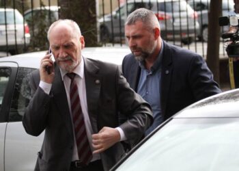 Tarnobrzeg. Były minister obrony narodowej, Antoni Macierewicz został  przesłuchany w tarnobrzeskiej  prokuraturze.