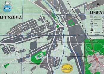 Kolbuszowa: Fabryki obok działek budowlanych.