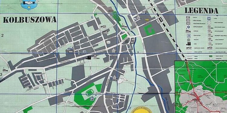 Kolbuszowa: Fabryki obok działek budowlanych.