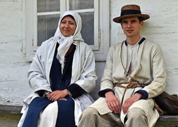 Kolbuszowa: Uszyj lasowiacki strój.