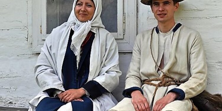 Kolbuszowa: Uszyj lasowiacki strój.