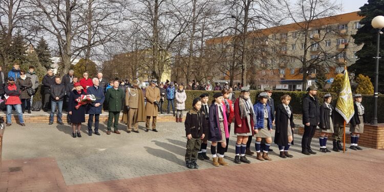 Tarnobrzeg. Obchody Narodowego Dnia Pamięci Żołnierzy Wyklętych oraz 70-tej rocznicy śmierci majora Hieronima Dekutowskiego.