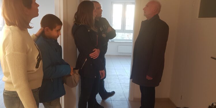 Tarnobrzeg. Rodziny zasiedlają blok TTBS.
