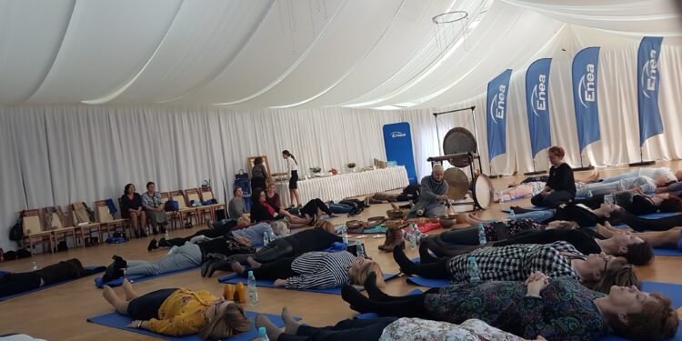 Połaniec. Oddech, wdzięczność i misy. Kobiety  z Połańca i okolic  w poszukiwaniu równowagi duchowej.