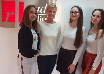 Tarnobrzeg. Przyszłe stewardessy  i stewardzi z PRYMASÓWKI przeszli szkolenie w PLL LOT w Warszawie.