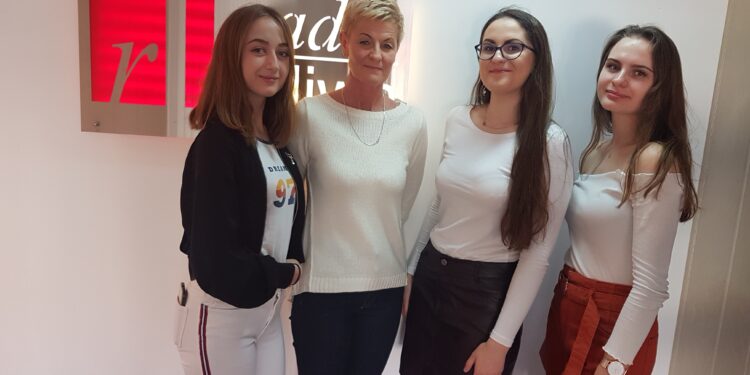 Tarnobrzeg. Przyszłe stewardessy  i stewardzi z PRYMASÓWKI przeszli szkolenie w PLL LOT w Warszawie.