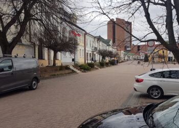 Tarnobrzeg. Prezydent za strefą płatnego parkowania.