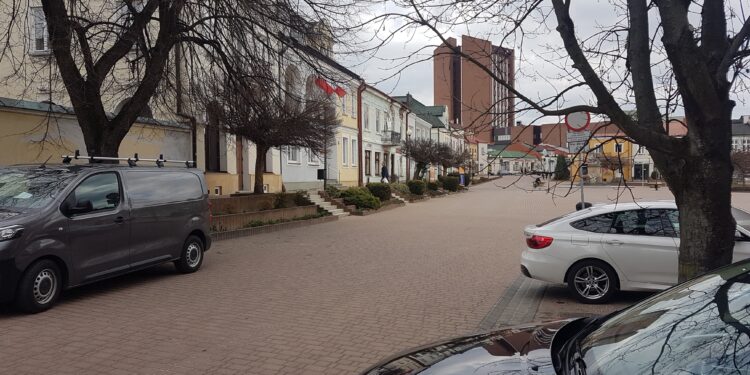 Tarnobrzeg. Prezydent za strefą płatnego parkowania.