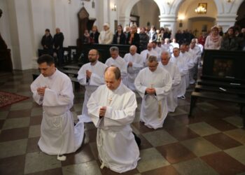 Sandomierz: Uroczyste ustanowienie szafarzy Komunii Świętej.