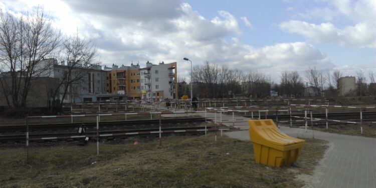 Mielec: Dodatkowo jeszcze jedno przejście pod torami.