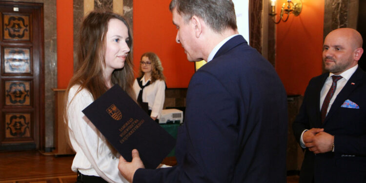 Region: Stypendia dla najlepszych.