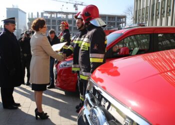 Sandomierz: Sandomierscy strażacy mają nowy samochód.