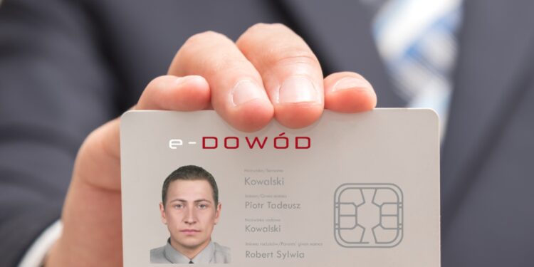 Mielec: Pierwsi posiadacze e-dowodów.