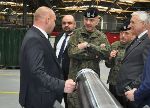 Stalowa Wola: Wizyta Szefa Sztabu Generalnego w HSW
