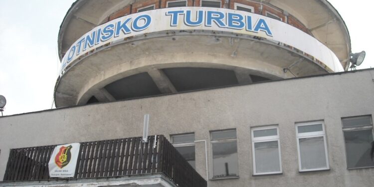 Stalowa Wola,Turbia: Przebudowa hangaru na lotnisku droższa.