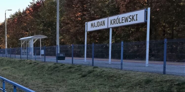 Majdan Królewski: Mijanka i peron.