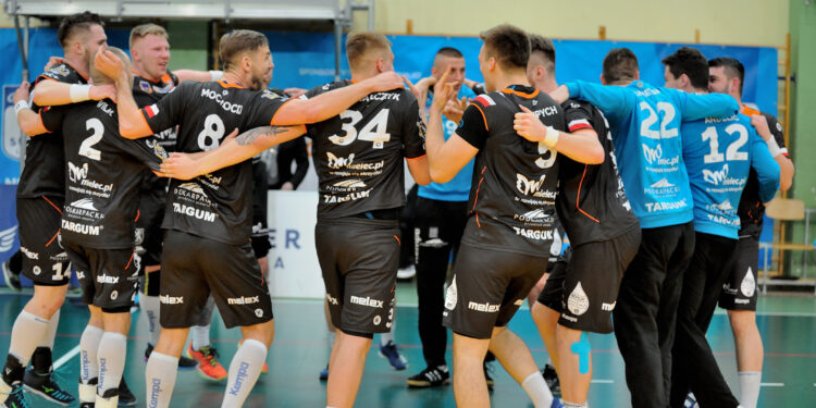 Mielec: Gratulacje dla szczypiornistów i szpadzistów!