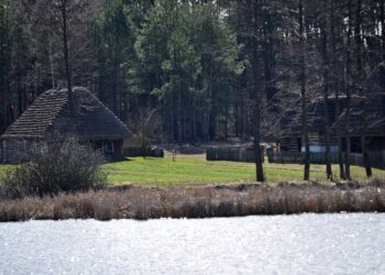 Kolbuszowa: W skansenie wiosenny spacer.