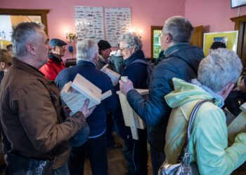 Tarnobrzeg. W Centrum Natura 2000 rozdano 100 budek lęgowych dla ptaków.