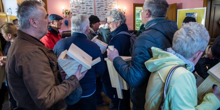 Tarnobrzeg. W Centrum Natura 2000 rozdano 100 budek lęgowych dla ptaków.