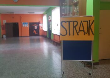 Tarnobrzeg. Pierwszy dzień strajku nauczycieli.