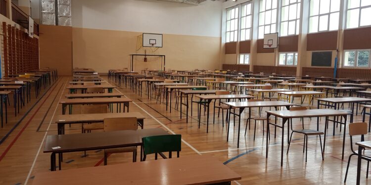 Tarnobrzeg. Ciąg dalszy strajku nauczycieli. Przedszkola pracują.