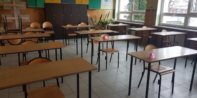 Tarnobrzeg. Ostatni dzień egzaminów gimnazjalnych.