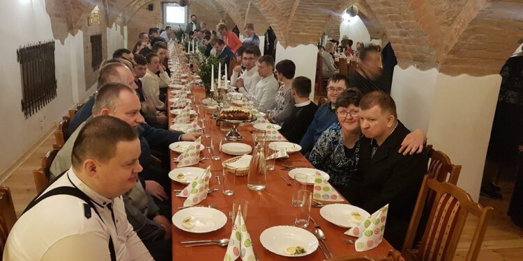 Tarnobrzeg. Spotkanie wielkanocne WTZ przy Alei Niepodległości.