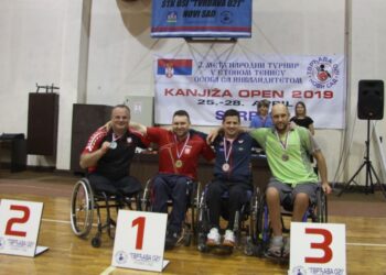 Tarnobrzeg: Tenisiści z medalami.