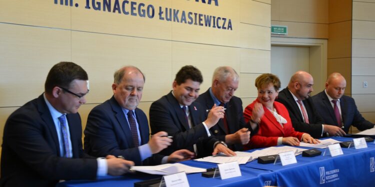 Stalowa Wola: Porozumienie w sprawie rozbudowy bazy naukowo-badawczej