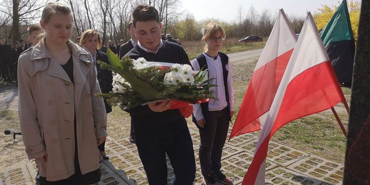 Tarnobrzeg: Uczcili pamięć ofiar katastrofy smoleńskiej