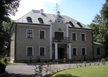 Dębica: Seniorzy będą mieć swoje miejsce w dworku.