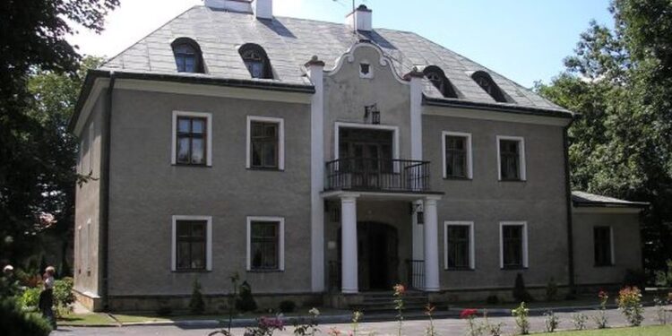 Dębica: Seniorzy będą mieć swoje miejsce w dworku.