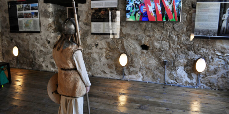 Sandomierz: Wystawa Muzeum Okręgowego w Sandomierzu w serbskiej twierdzy w Golubacu.