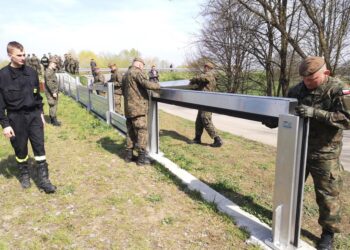 Tarnobrzeg: Ćwiczyli na wypadek zagrożenia powodzią