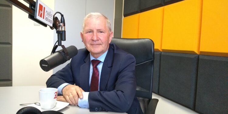 Burmistrz Radomyśla Wielkiego Józef Rybiński gościem naszego Radia.  Rozmawia z nim Tomasz Łępa.