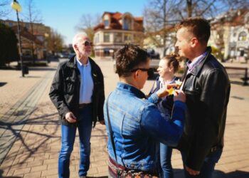 Tarnobrzeg: Rozdali żółte żonkile