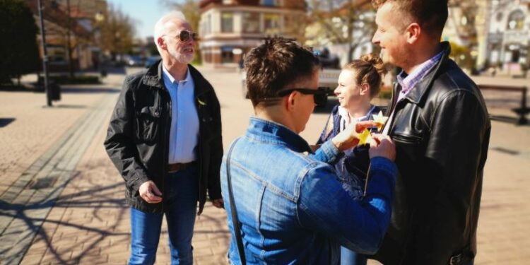 Tarnobrzeg: Rozdali żółte żonkile