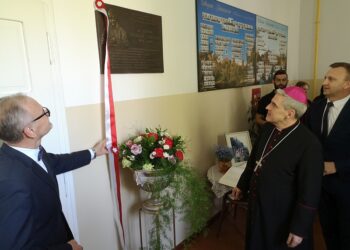 Sandomierz: Nowy patron pracowni i pożegnanie abiturientów w Collegium Gostomianum